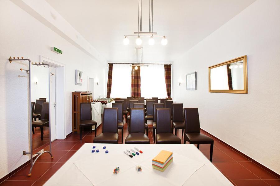 Hotel Jasmin Пфорцхайм Екстериор снимка