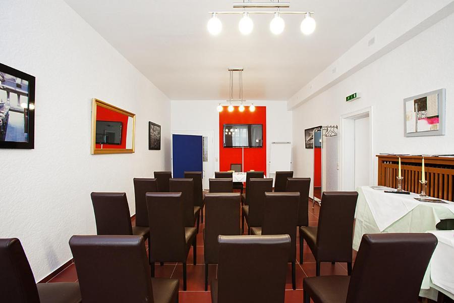 Hotel Jasmin Пфорцхайм Екстериор снимка