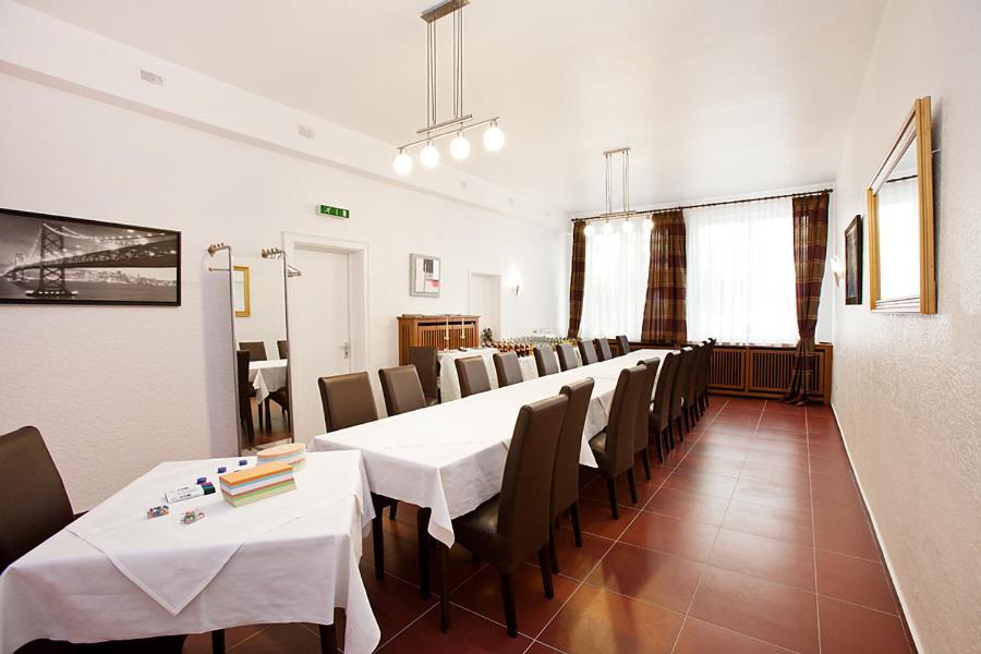 Hotel Jasmin Пфорцхайм Екстериор снимка