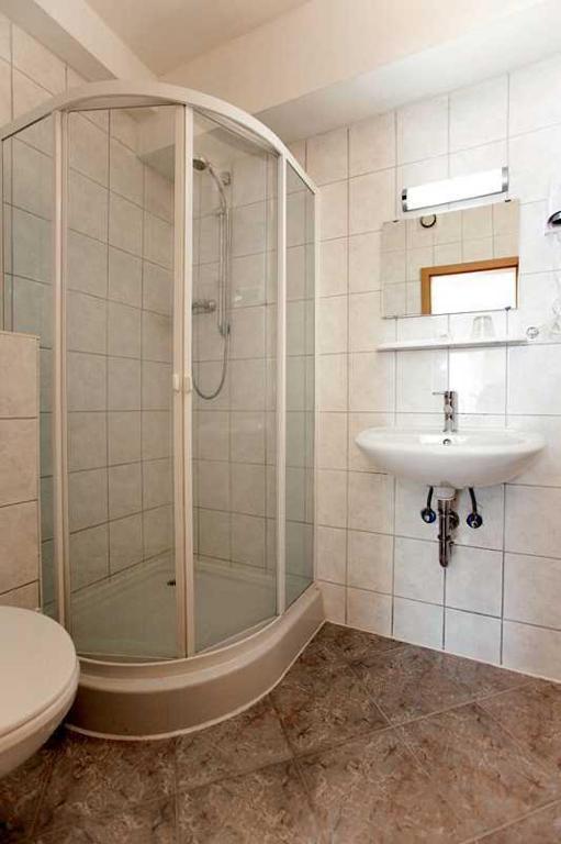 Hotel Jasmin Пфорцхайм Стая снимка
