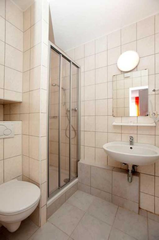Hotel Jasmin Пфорцхайм Стая снимка